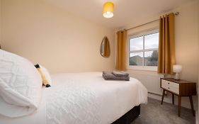 Stunning 3 Bed With Parking & Garden