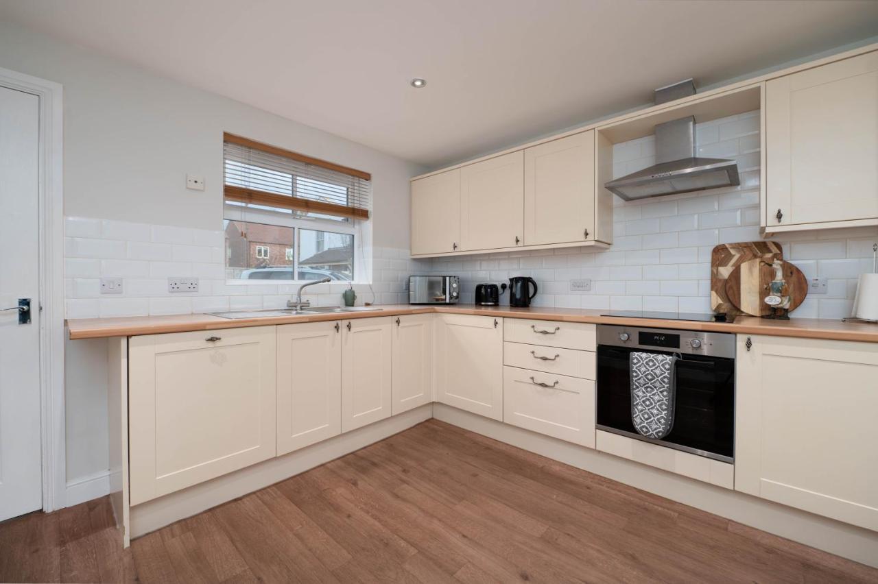 Stunning 3 Bed With Parking & Garden Villa Market Rasen Exterior photo